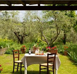 A selection of 2-3 bedroom apartments with shared pool near Florence, Sleeps 4-6